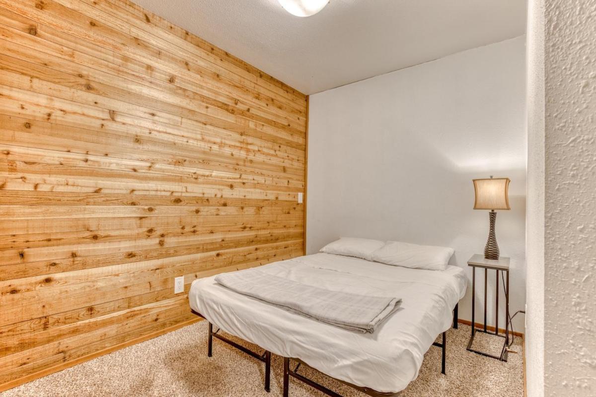 Great Blue Lodge - Spacious Ski Lodge, Hot Tub, Sauna, Game Room & More กัฟเวิร์นเมนท์แคมป์ ภายนอก รูปภาพ