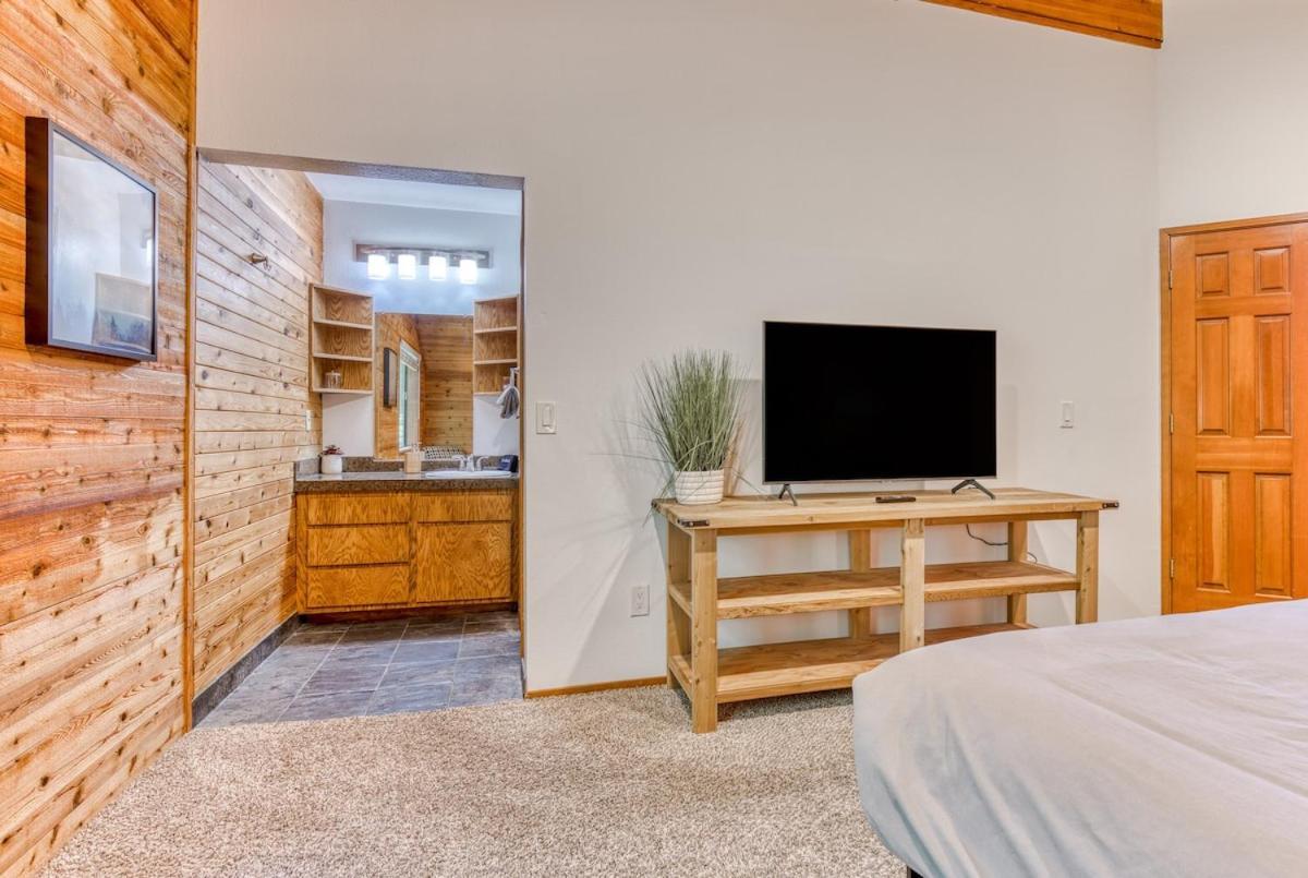 Great Blue Lodge - Spacious Ski Lodge, Hot Tub, Sauna, Game Room & More กัฟเวิร์นเมนท์แคมป์ ภายนอก รูปภาพ
