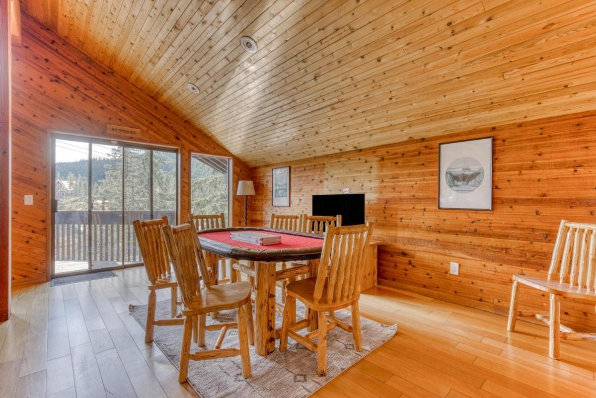 Great Blue Lodge - Spacious Ski Lodge, Hot Tub, Sauna, Game Room & More กัฟเวิร์นเมนท์แคมป์ ภายนอก รูปภาพ